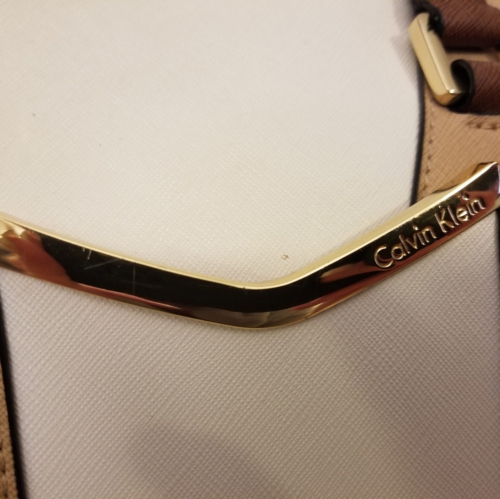 Calvin Klein Beige & White Shoulder Bag - Picture 4 of 5